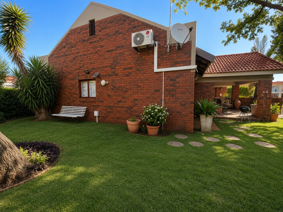 To Let 3 Bedroom Property for Rent in Flamwood North West